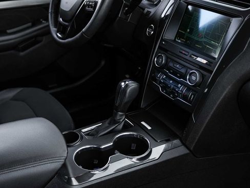 Used 2018 Ford Explorer XLT w/ Equipment Group 202A image 23