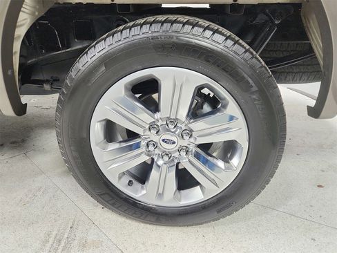 Used 2018 Ford F150 Lariat image 45