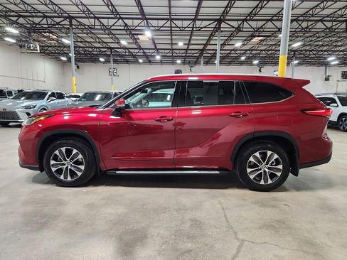 Used 2022 Toyota Highlander XLE image 7