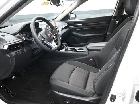 Used 2025 Nissan Altima 2.5 SV FWD image 9