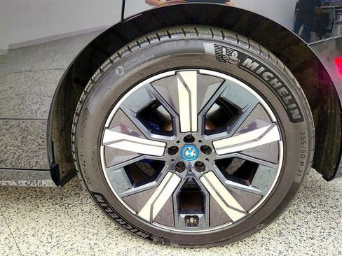 Used 2024 BMW iX xDrive50 w/ Premium Package AWD/4WD image 9