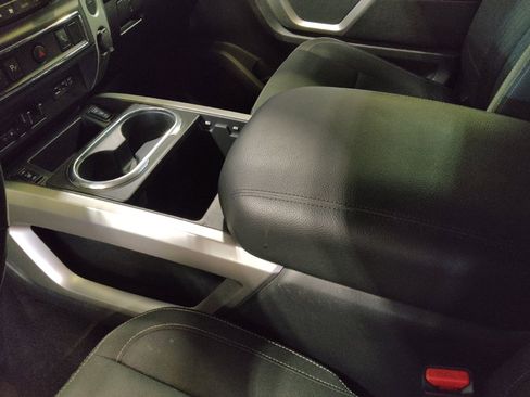 Used 2019 Nissan Titan SV w/ SV Convenience Package RWD image 26