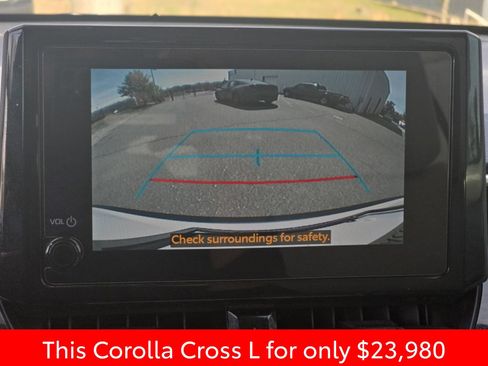 Used 2024 Toyota Corolla Cross L image 28