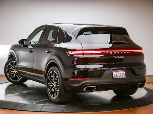 Certified 2024 Porsche Cayenne AWD/4WD image 3