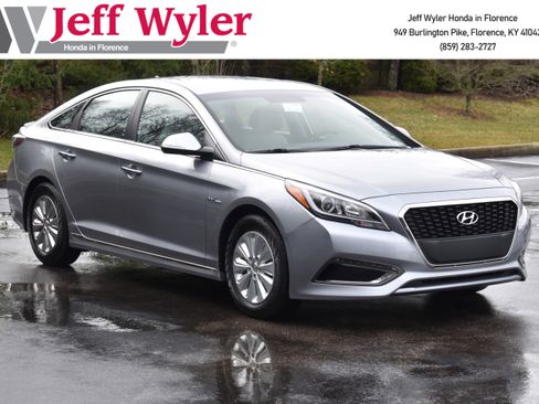 Used 2017 Hyundai Sonata SE image 1