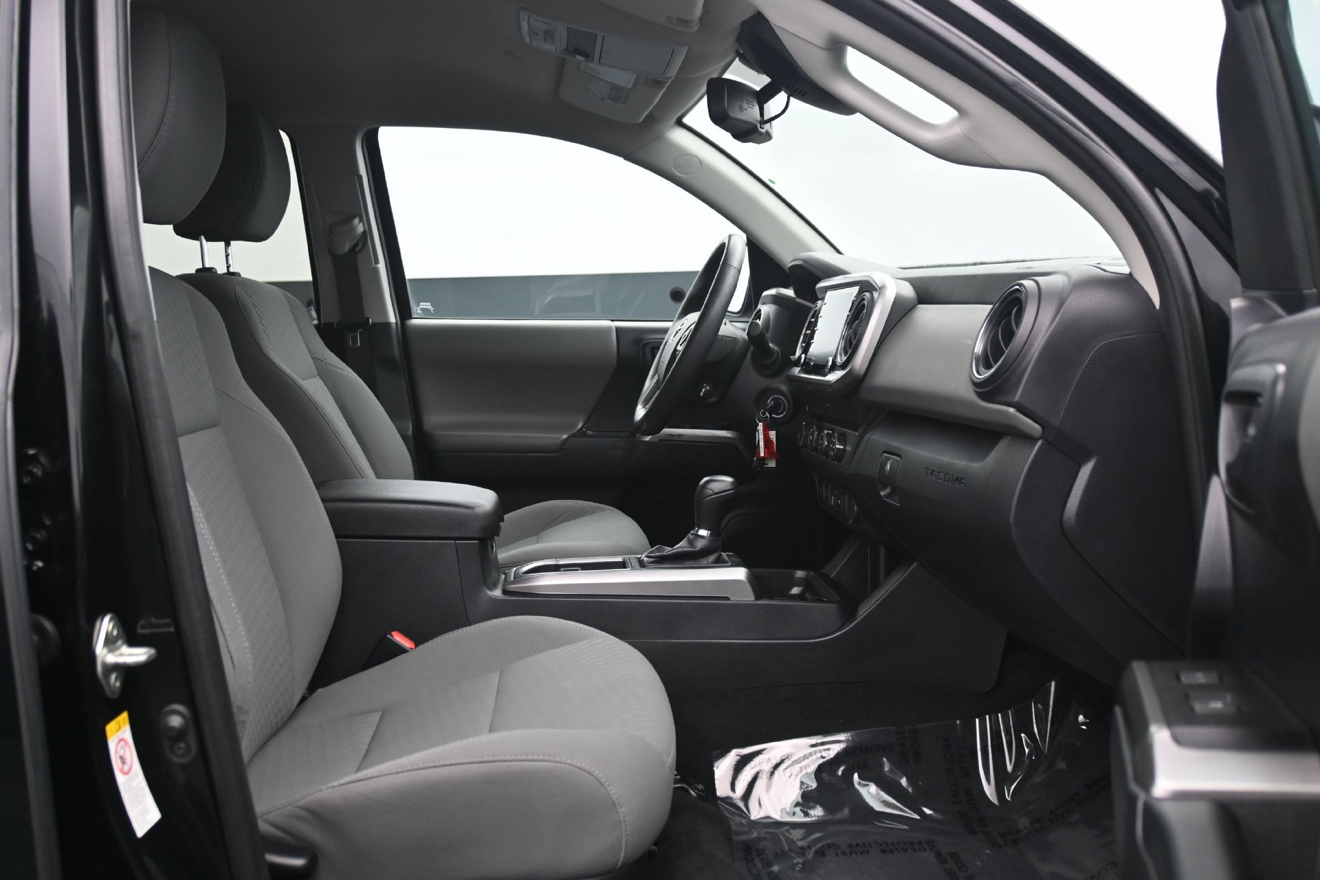 Used 2020 Toyota Tacoma SR5 w/ Technology Package AWD/4WD image 13