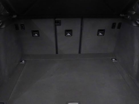 Certified 2025 Porsche Macan image 13