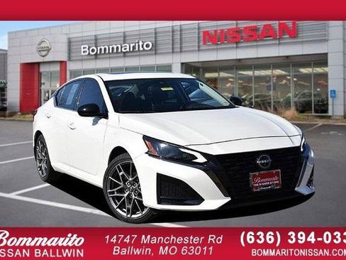 Used 2024 Nissan Altima 2.5 SR w/ SR Premium Package image 1