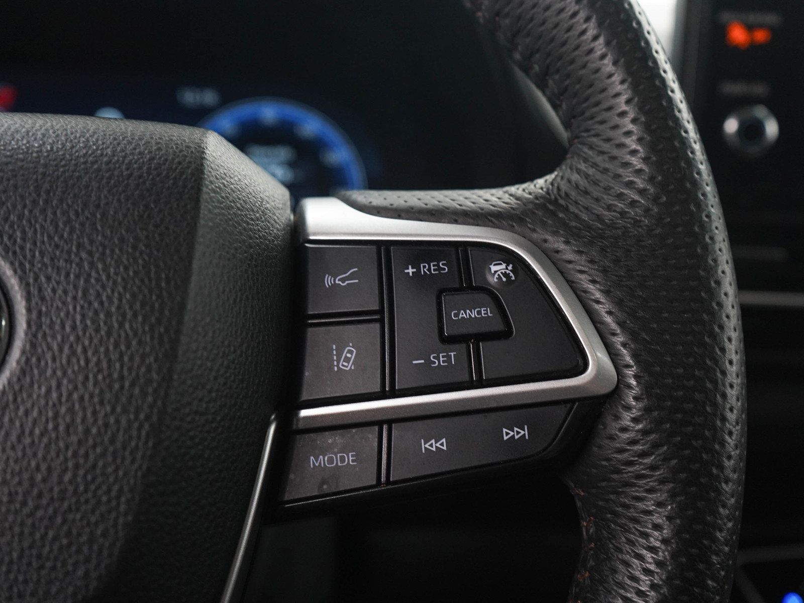 Used 2025 Toyota Sienna Platinum AWD/4WD image 32
