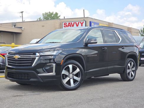Used 2023 Chevrolet Traverse LT w/ LT Premium Package AWD/4WD image 2