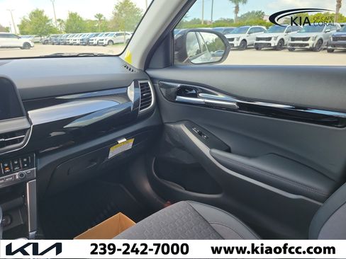 New 2026 Kia Seltos S FWD image 16