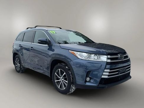 Used 2017 Toyota Highlander XLE image 7