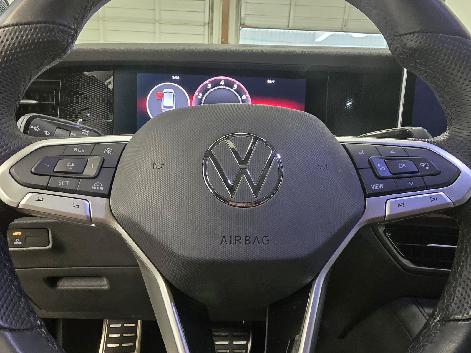 Used 2025 Volkswagen Tiguan SE R-Line FWD image 11