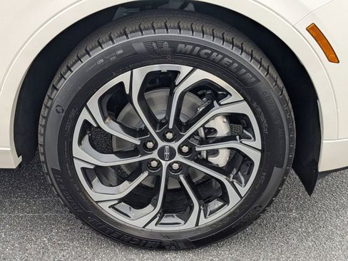 New 2026 Lincoln Nautilus Reserve AWD/4WD image 11