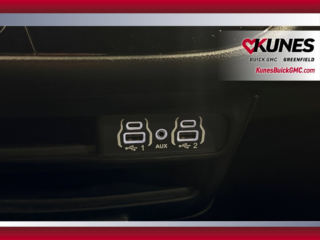 Used 2025 Chrysler Pacifica Select FWD image 32