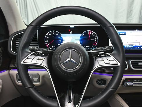 Used 2025 Mercedes-Benz GLE 450e 4MATIC w/ AMG Line Exterior image 40