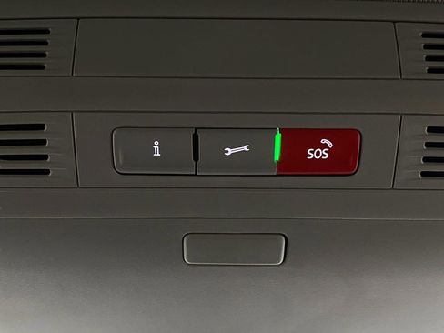 Used 2025 Volkswagen Taos SE image 25