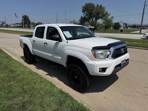 Used 2014 Toyota Tacoma 4x4 Double Cab w/ SR5 Package image 7