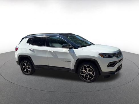 Used 2025 Jeep Compass Limited AWD/4WD image 2