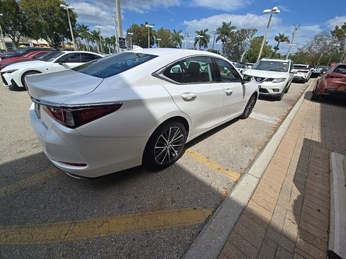 Certified 2024 Lexus ES 350 w/ Premium Package image 7