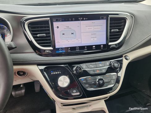 Used 2022 Chrysler Pacifica Touring-L FWD image 42