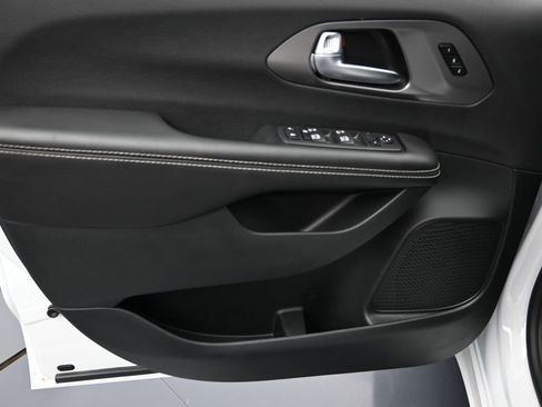 New 2026 Chrysler Pacifica Select FWD image 10