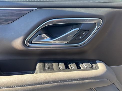 Used 2021 Chevrolet Suburban Z71 w/ Z71 Off-Road Package image 16