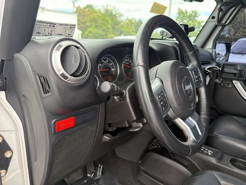 Used 2015 Jeep Wrangler Unlimited Rubicon AWD/4WD image 20