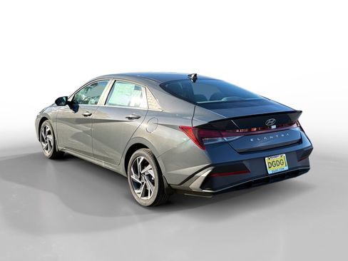 New 2025 Hyundai Elantra Sport image 3