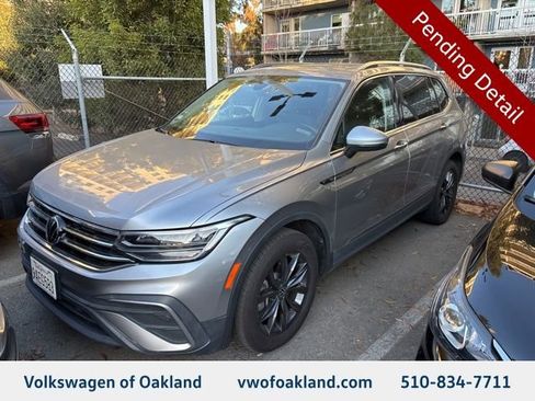 Certified 2022 Volkswagen Tiguan SE w/ Panoramic Sunroof Package image 1