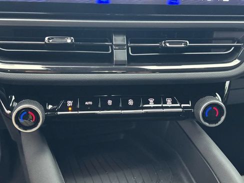 Used 2024 Chevrolet Equinox EV RS FWD image 23