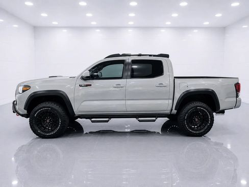 Used 2021 Toyota Tacoma TRD Pro AWD/4WD image 2