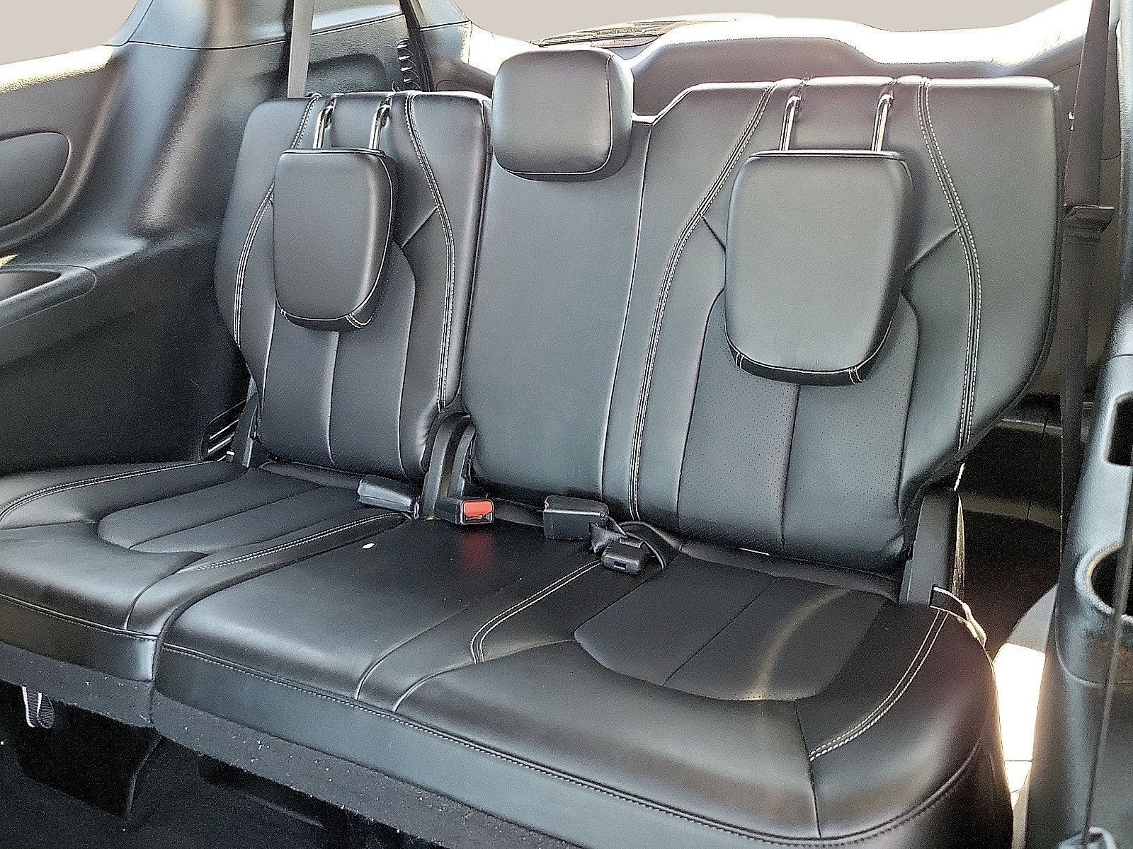 Used 2025 Chrysler Pacifica Select FWD image 9