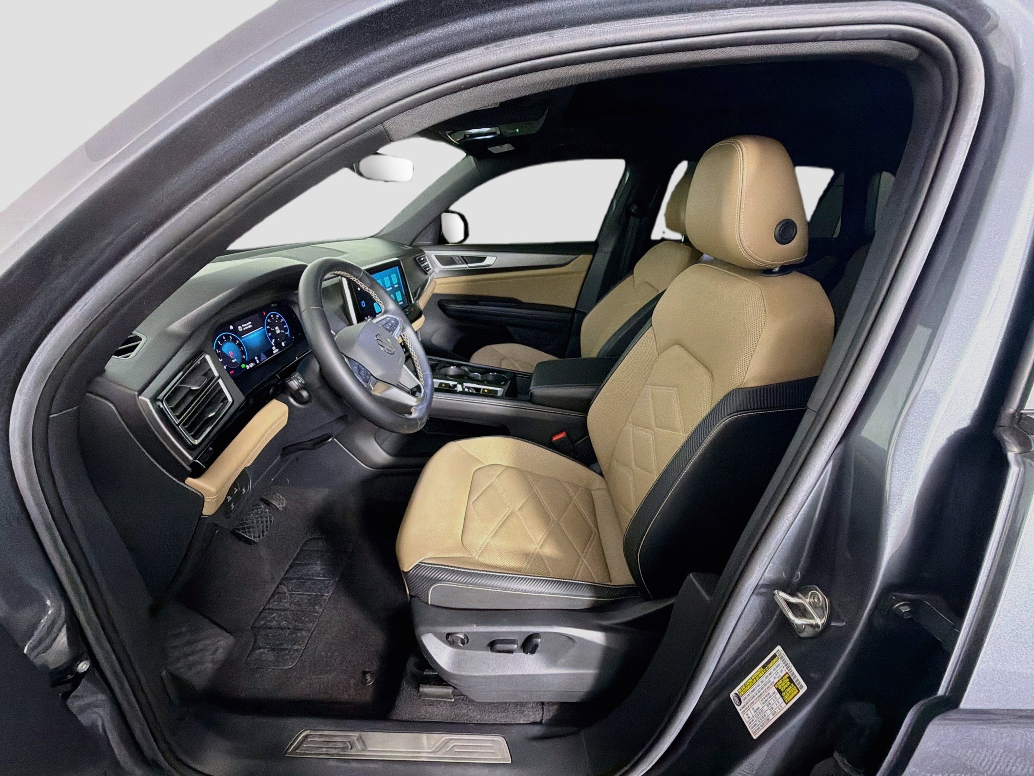 Used 2024 Volkswagen Atlas Cross Sport SE w/ Panoramic Sunroof Package FWD image 13