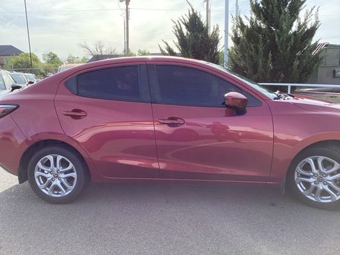 Used 2017 Toyota Yaris iA image 5