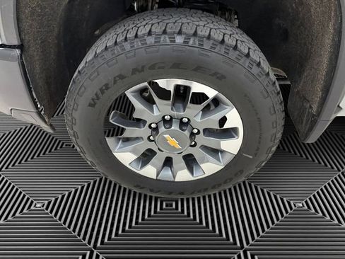 Certified 2024 Chevrolet Silverado 2500 Custom AWD/4WD image 9