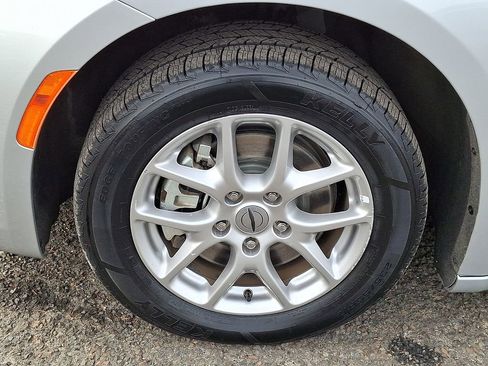 Certified 2024 Chrysler Pacifica Touring-L image 29