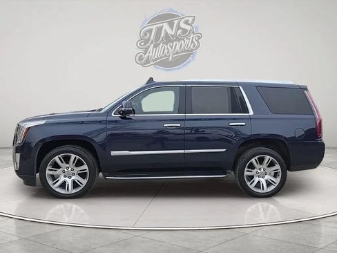 Used 2020 Cadillac Escalade Luxury AWD/4WD image 2