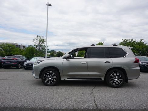 Used 2018 Lexus LX 570 4WD w/ Luxury Package image 5