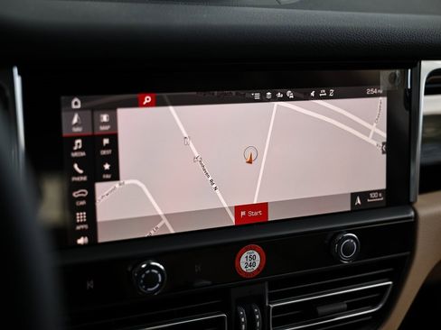 New 2026 Porsche Macan image 43