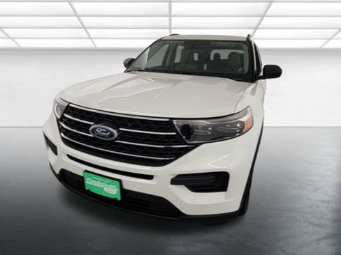 Used 2020 Ford Explorer XLT w/ Comfort Package AWD/4WD image 2