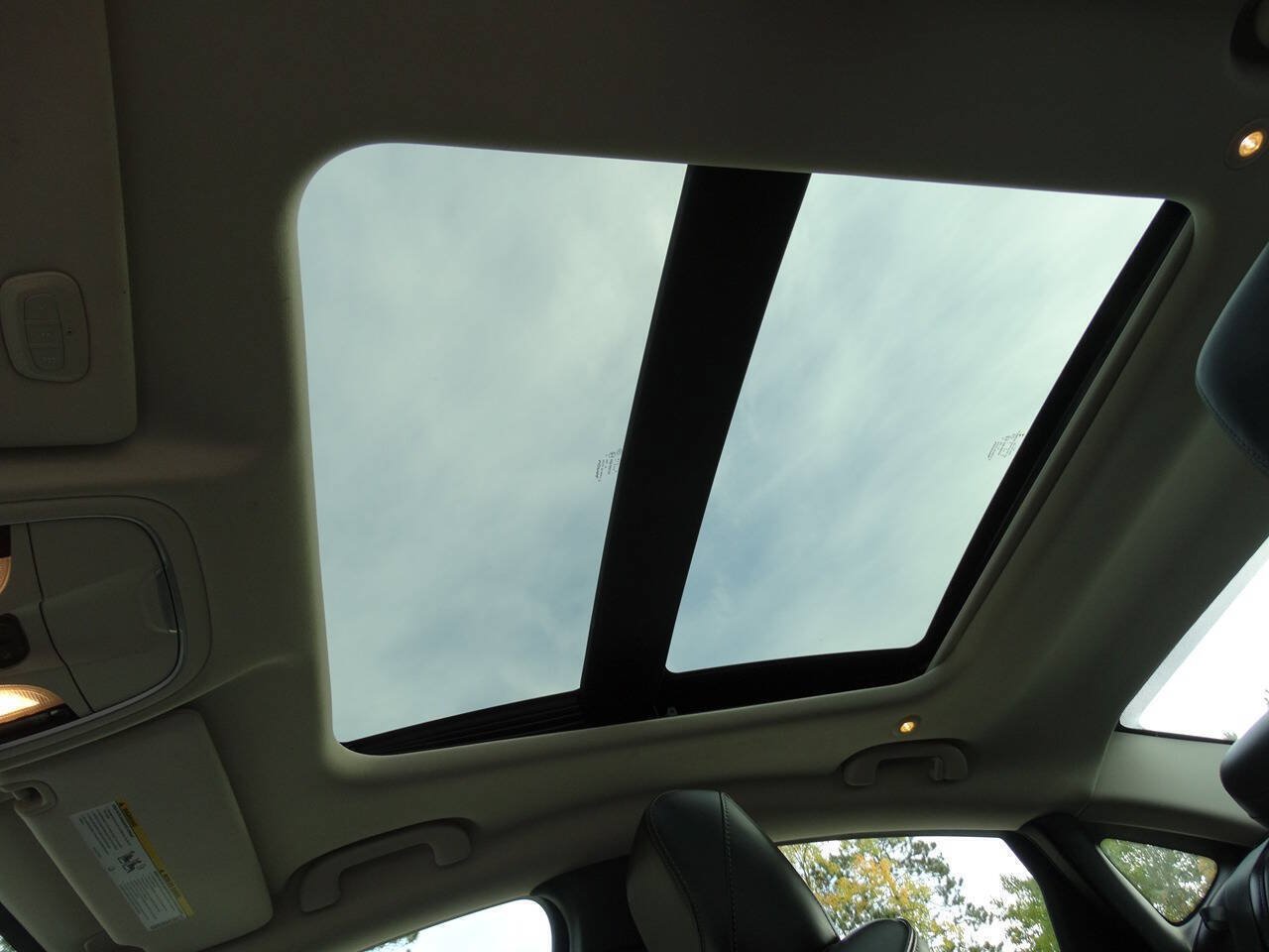 Used 2015 Chrysler 200 C w/ Safetytec Group FWD image 3
