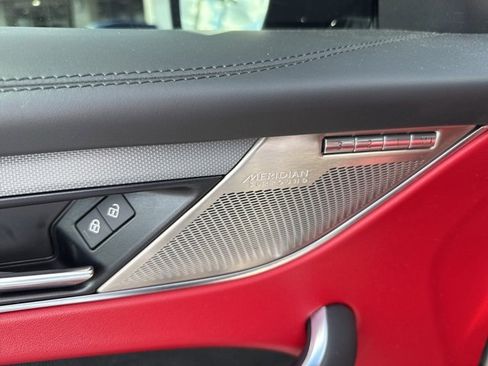 Used 2022 Jaguar F-PACE SVR image 11