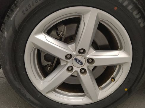 Used 2018 Ford Explorer XLT image 31