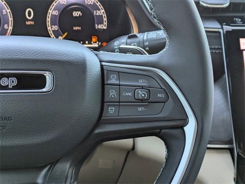 New 2025 Jeep Grand Cherokee Limited image 28