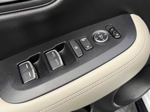 Used 2024 Honda HR-V EX-L image 13