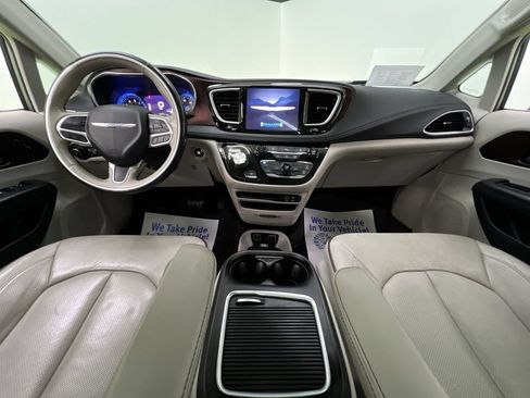 Used 2020 Chrysler Pacifica Limited FWD image 18