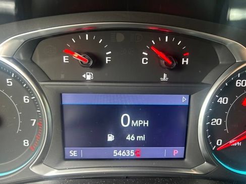 Used 2022 Chevrolet Traverse LT FWD image 7