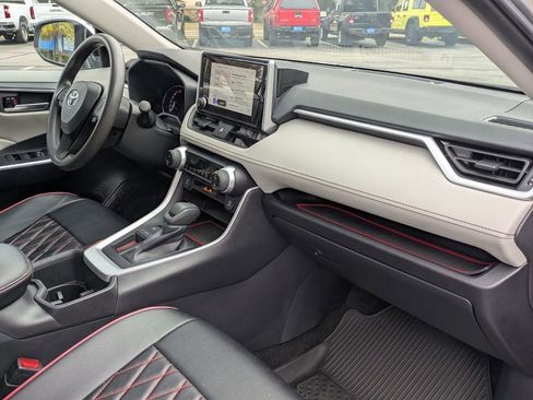 Used 2024 Toyota RAV4 XLE w/ Convenience Package image 32