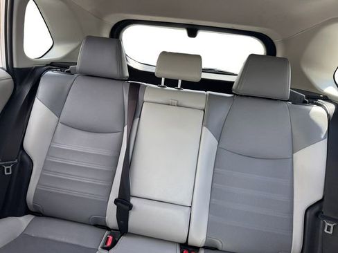 Used 2019 Toyota RAV4 Limited image 16